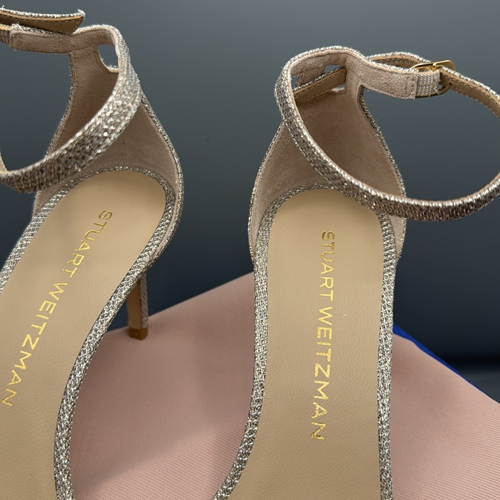 Stuart Weitzman Gold Strappy Heels
New never worn
Size 7 - Picture 3 of 5